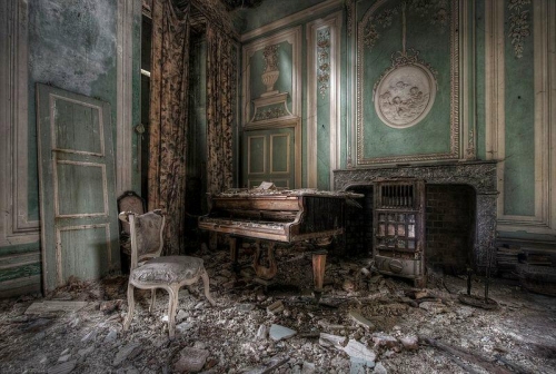 The gloomy piano